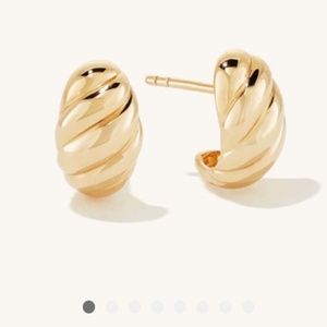 Mejuri Bold Croissant Dome Huggies